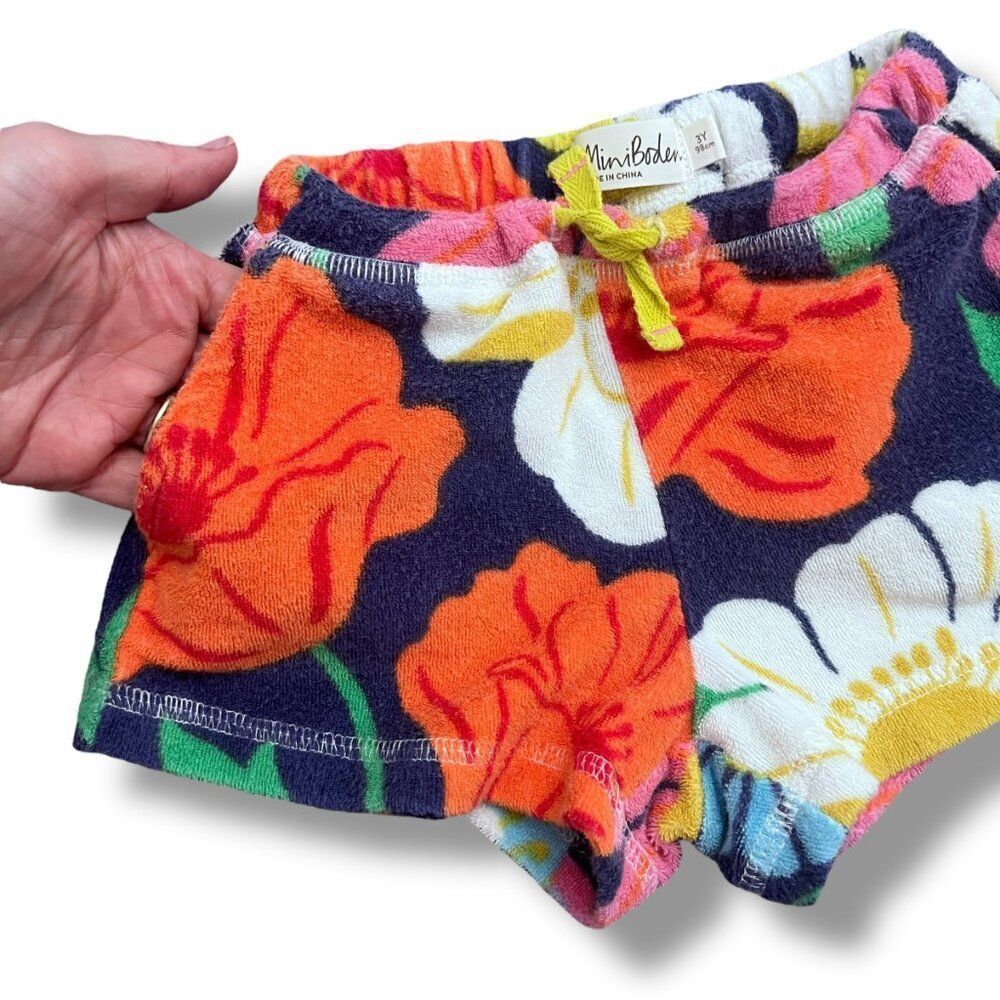 Mini Boden Girls Flower Terry Cloth Shorts with pockets Size 3Y - Picture 2 of 6